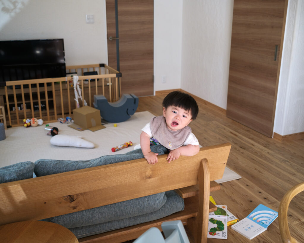 REALA ACEフィルムシミュレーションで撮影した室内の子供写真