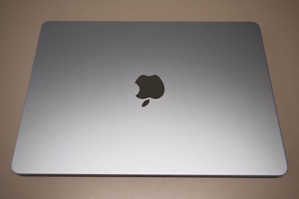 新品のM5 MacBook Airの外観